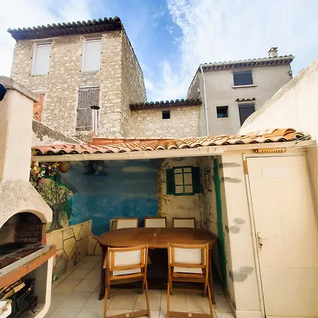Dom wakacyjny Agreable Maison De Avec Patio *