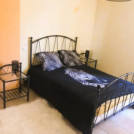 Dom wakacyjny Agreable Maison De Avec Patio *